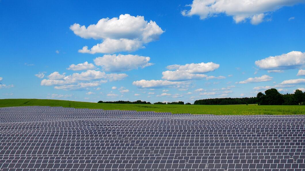 foto zonneveld, lic, 123rf